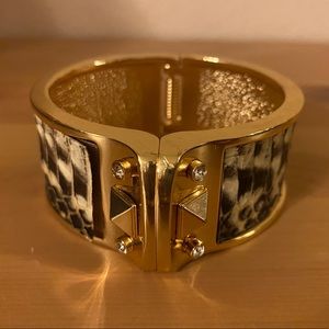 Beautiful STELLA & DOT gold statement cuff